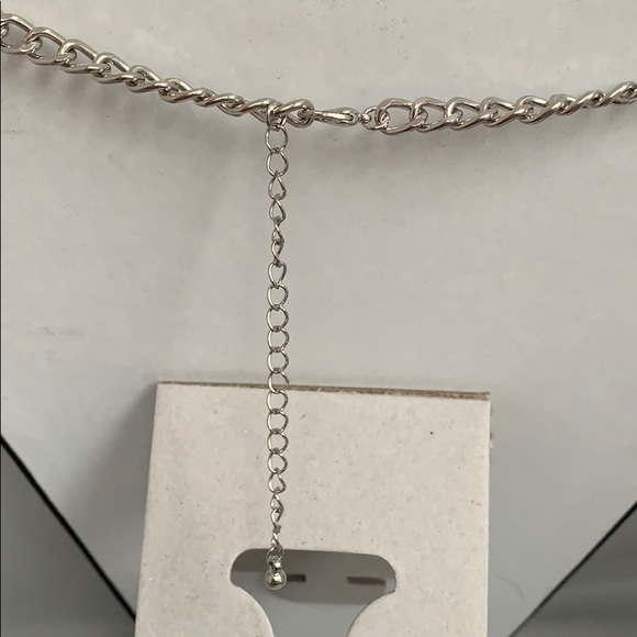 🎀 Silver Tone Open Bow Necklace - Picture 3 of 4